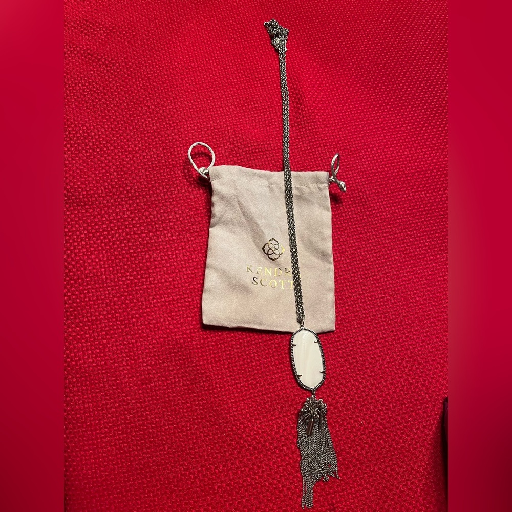 Kendra Scott necklace